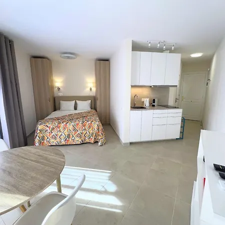 Beachfront Americas - Trg *